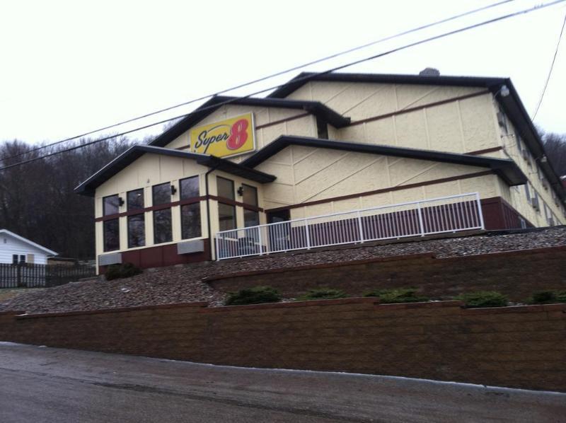Super 8 By Wyndham Winona Mn Motel Eksteriør billede
