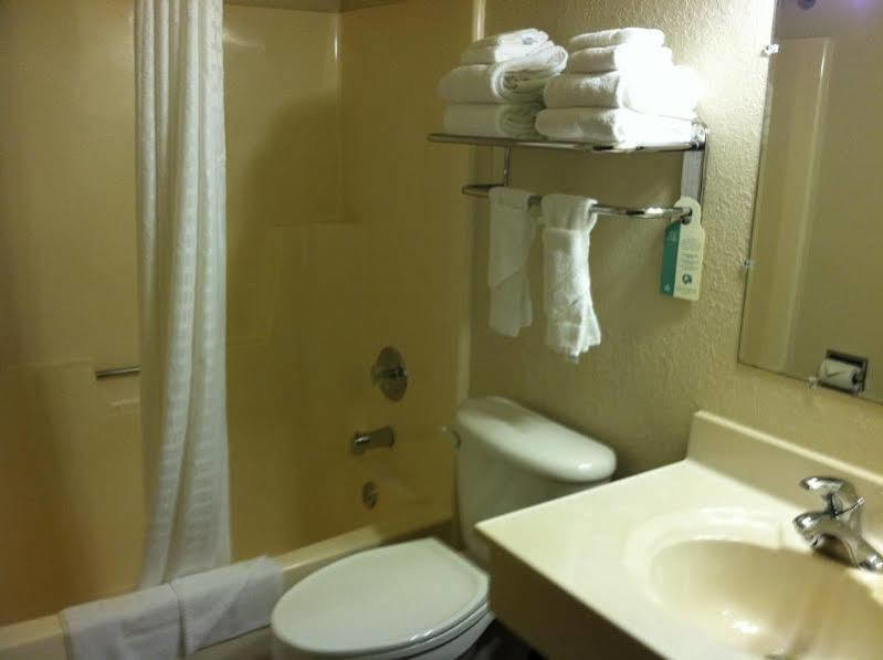 Super 8 By Wyndham Winona Mn Motel Eksteriør billede